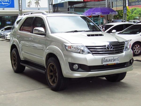 TOYOTA FORTUNER 2.5G vn terbo 2013/Auto